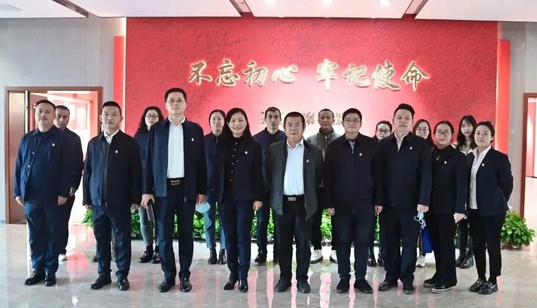 觀展銘初心，干事有作為——綿陽公交集團(tuán)基層黨組織聯(lián)合開展主題黨日活動(圖1)